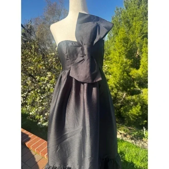 Petal and Pup Bettina Black One Shoulder Bow Maxi Dress Ruffle Hem Formal Size M - Picture 4 of 8